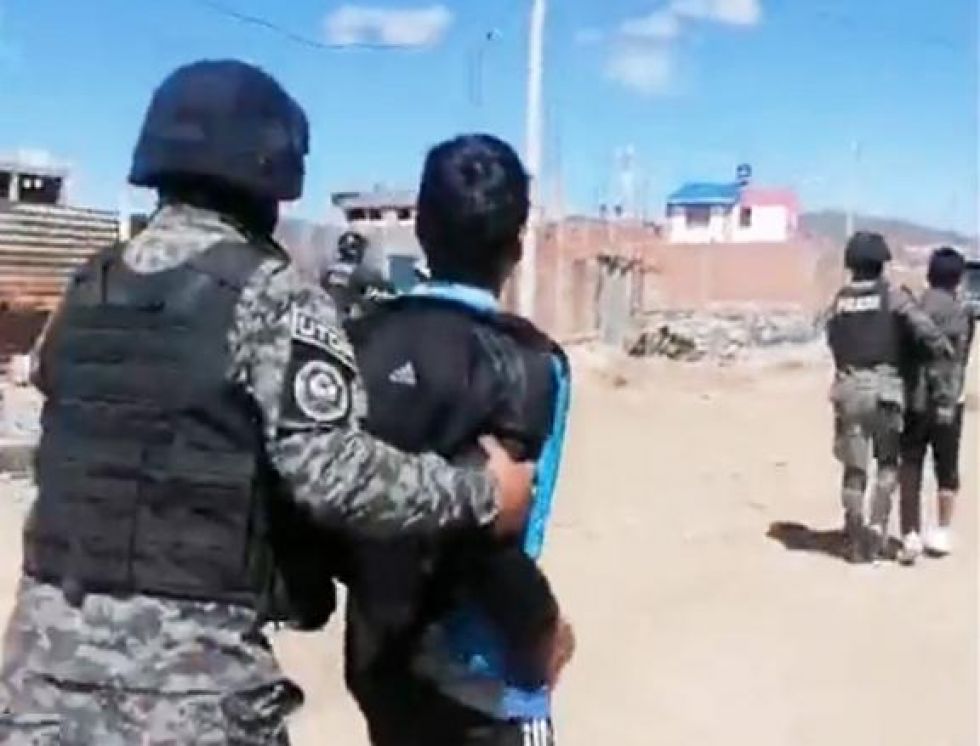 Arrestan a 73 personas en urbanización Pumas Andinos de Oruro