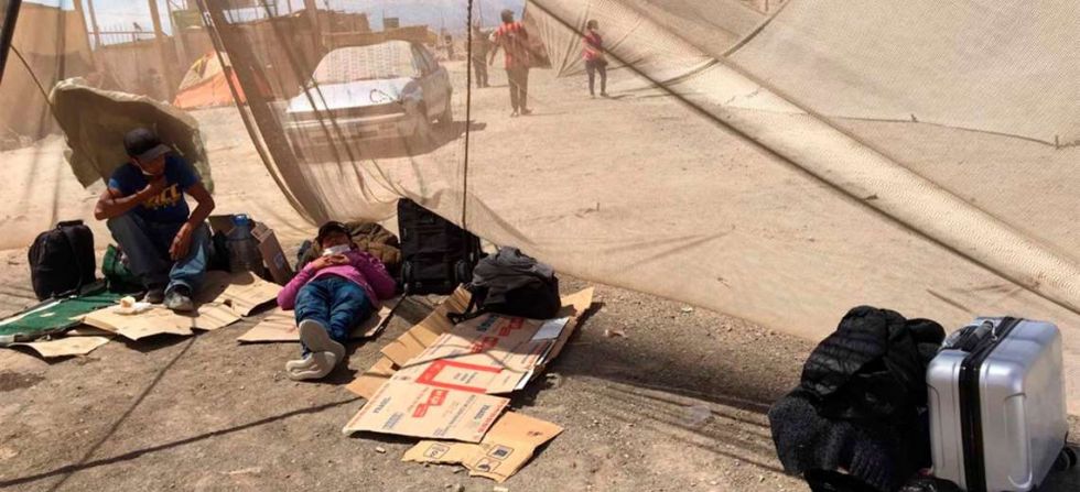 Gobierno suspende la repatriación de los bolivianos en territorio chileno