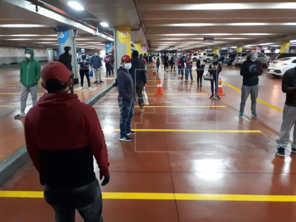 Ecuador, con 1.962 casos de COVID-19, extiende suspensión de jornada laboral