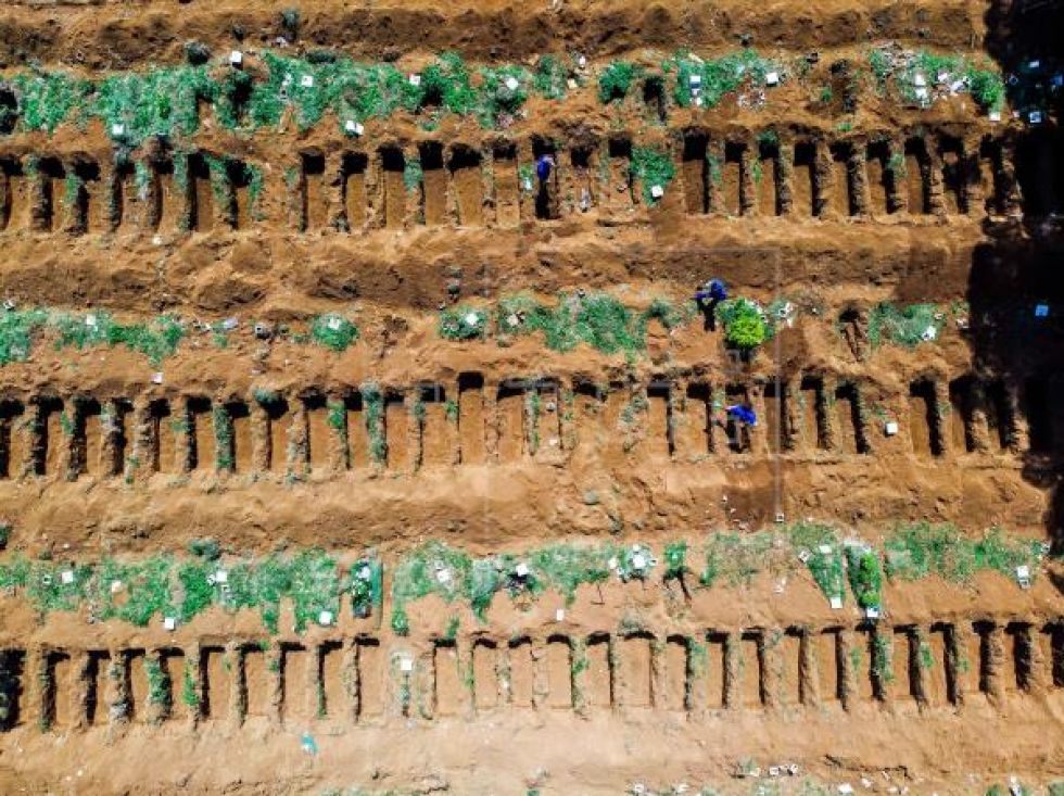 El mayor cementerio de Latinoamérica se alista para el avance de COVID-19 en Brasil