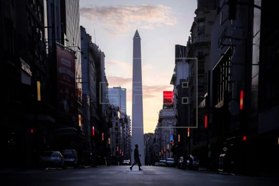 Argentina mantendrá su cuarentena y se refuerza para el puente de Semana Santa