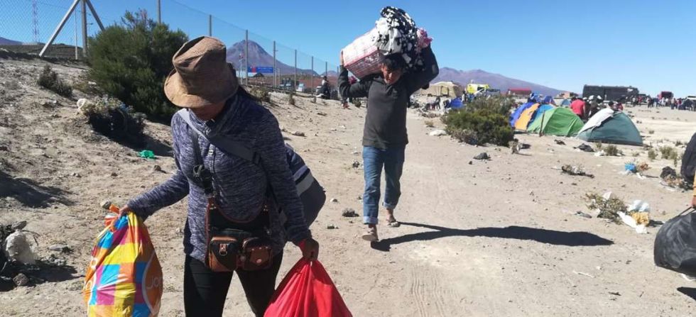 La ONU contabiliza 797 bolivianos en frontera con Chile y entrega carpas