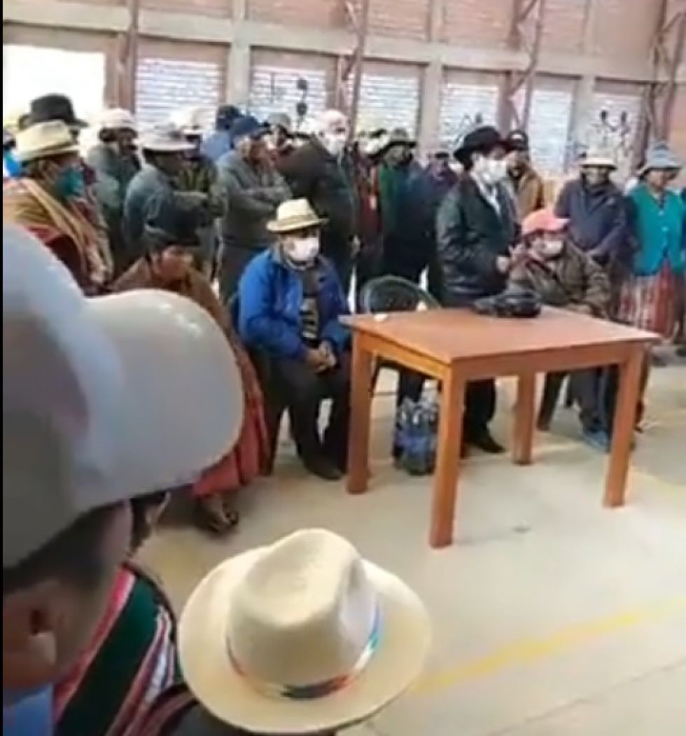 Murillo insta al "tata" Quispe a renunciar por incumplir la cuarentena; él responde que la decisión la tomará Áñez