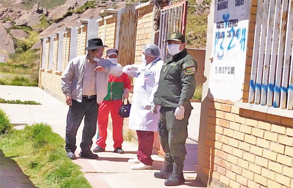 La Paz: Patzi habla de levantar en forma escalonada la cuarentena