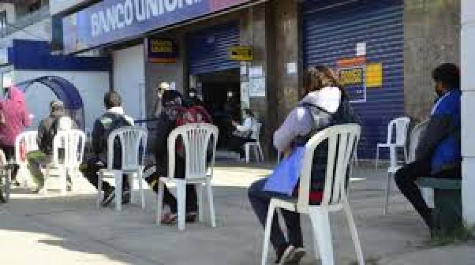 Bancos aumentan el número de sucursales disponibles para el pagos de bonos y rentas