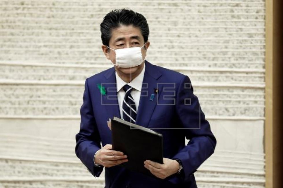 Abe apunta a alargar el estado alerta y pide más distanciamiento social