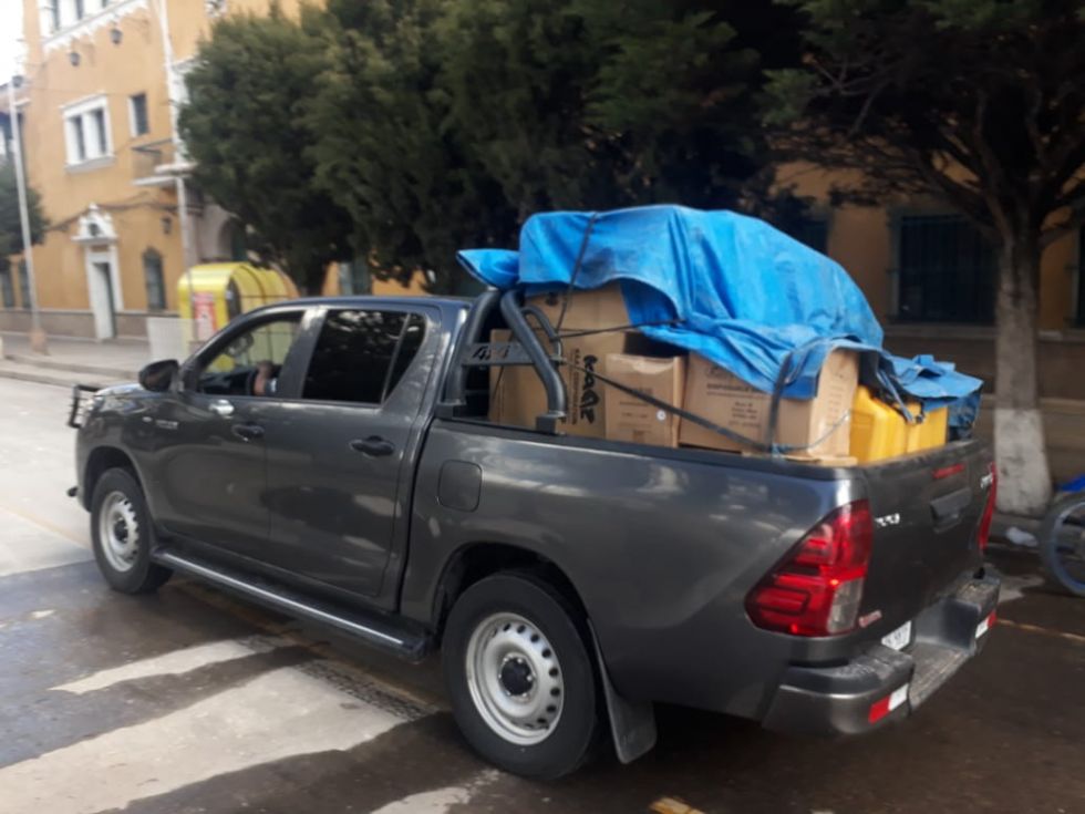 Gobernador de Potosí lleva ayuda a Uyuni