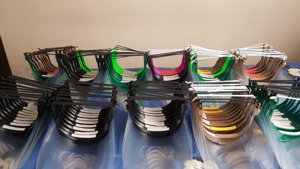 Concejala entrega pantallas faciales al Hospital Bracamonte