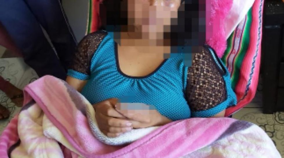Un hombre arrojó a su expareja desde el primer piso de su vivienda