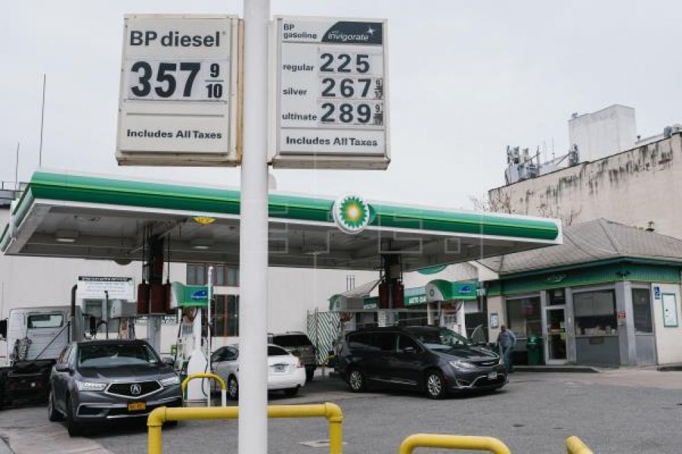 Petróleo de Texas continúa desplomándose abajo de los US$8 y llega a niveles de 1986
