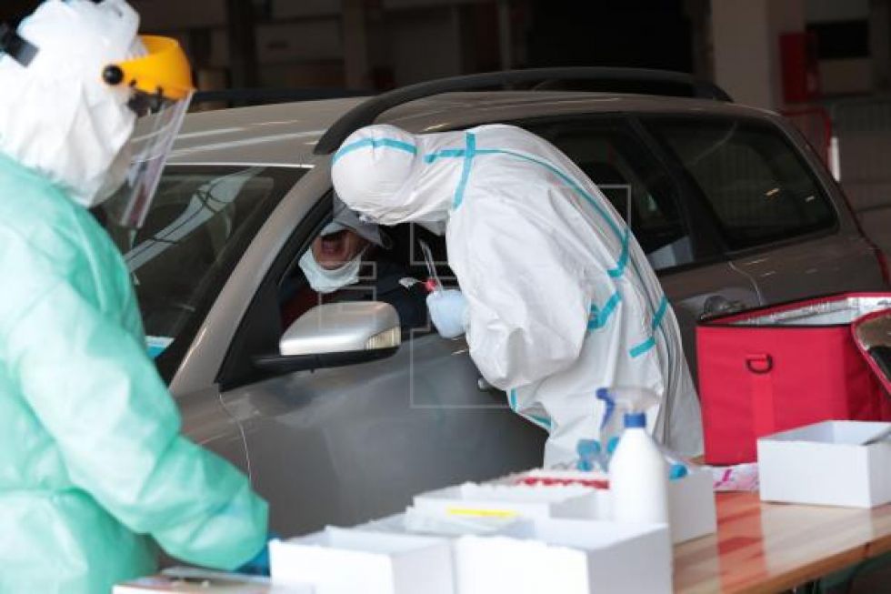 Italia registra 464 muertes en 24 horas y reduce el número de positivos