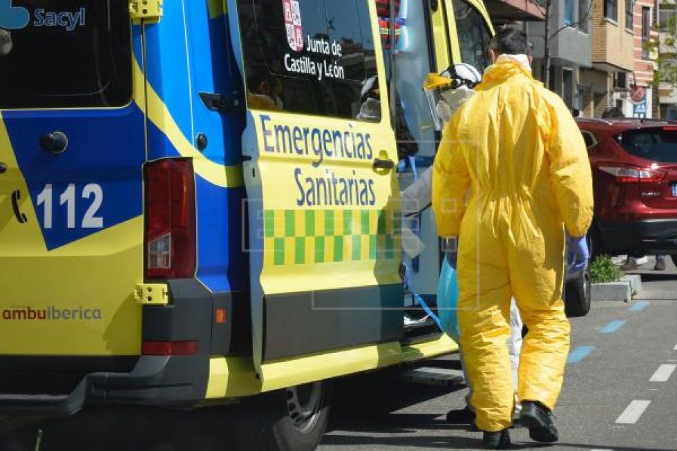 Las muertes por COVID bajan a 367, la menor cifra desde hace más de un mes en España