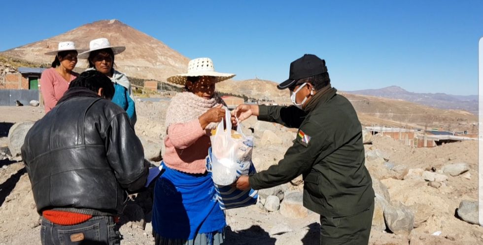 La Policía en Potosí llegó con ayuda a 150 familias