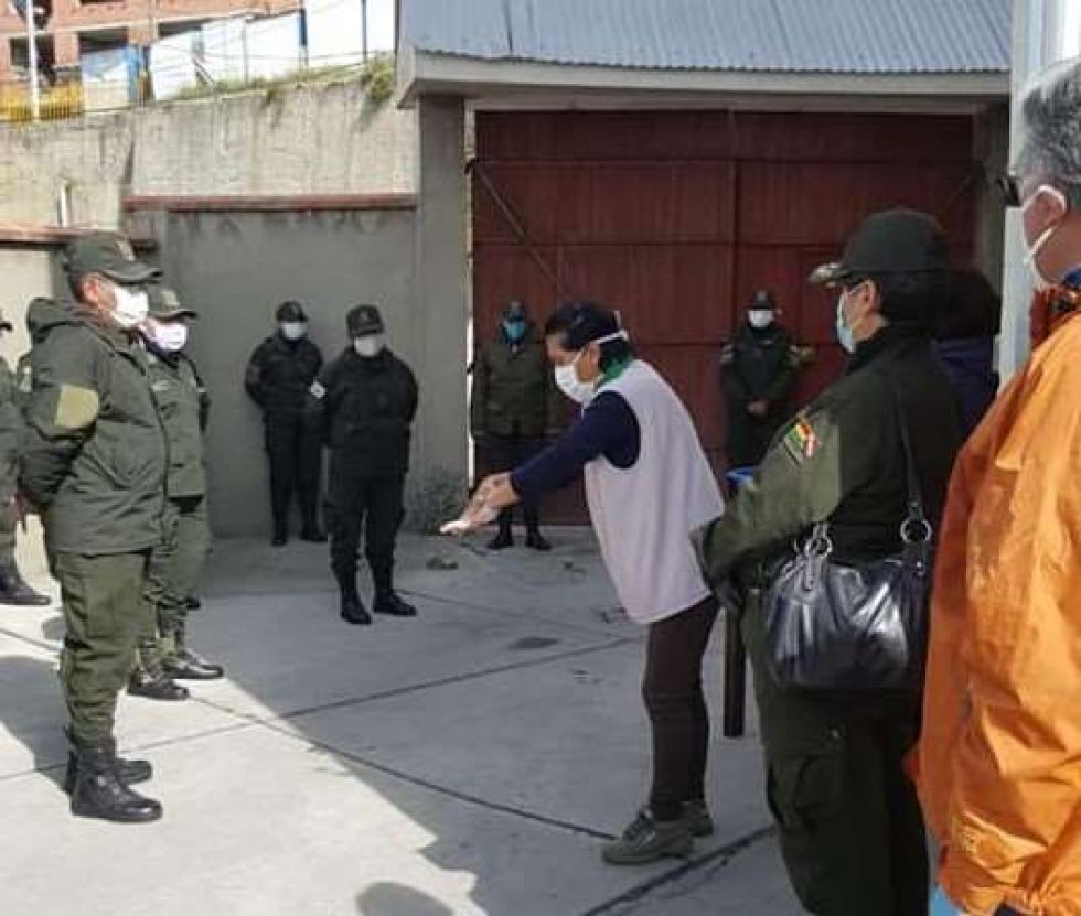 Cinco policías que trabajan en una estación dieron positivo a COVID-19