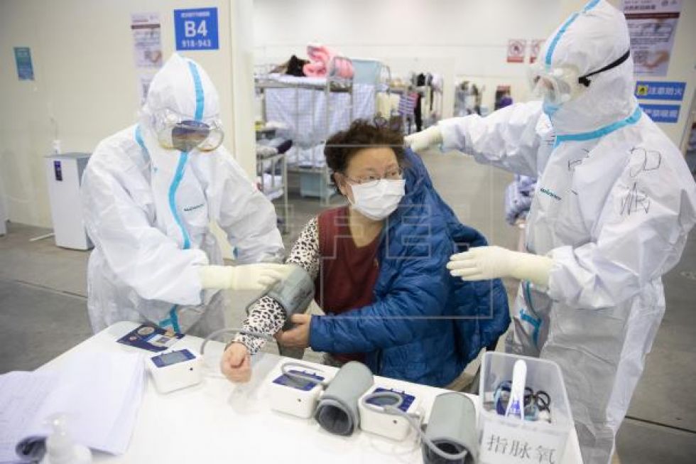 Médicos chinos asisten a colegas de 30 países en una alianza nacida en España
