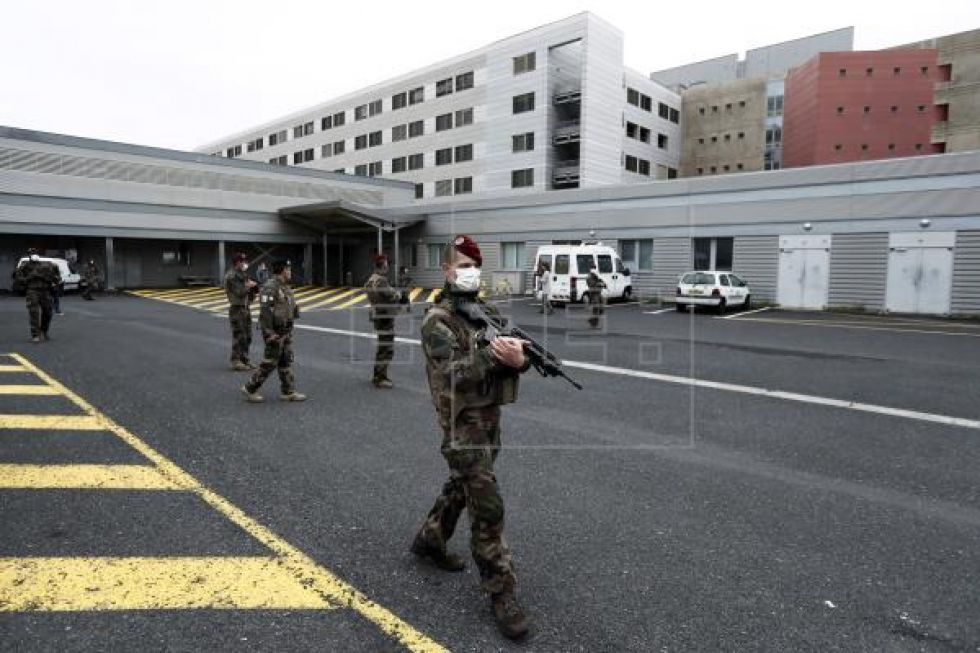 Francia registra 22.856 muertes pero sigue en descenso su cifra diaria