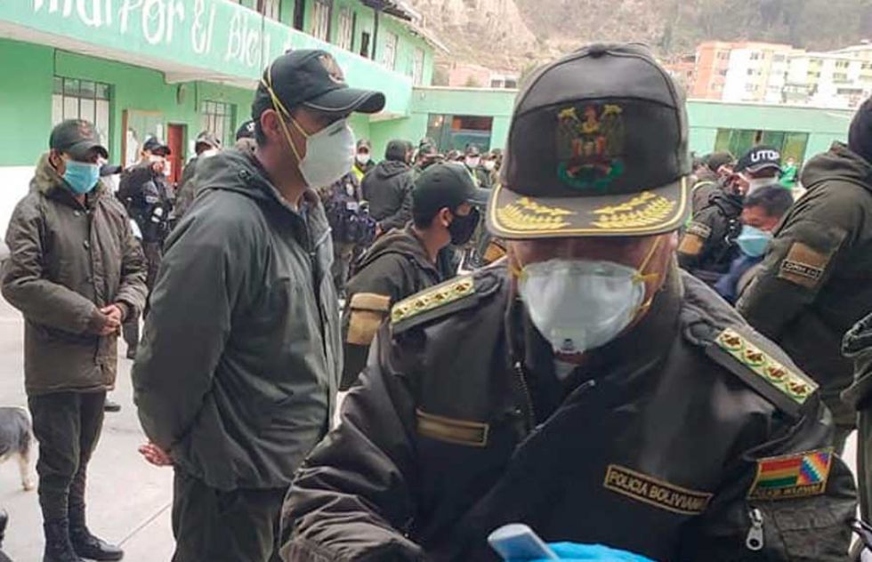 Ministro de Gobierno descarta que un segundo policía falleciera por COVID-19 en Santa Cruz