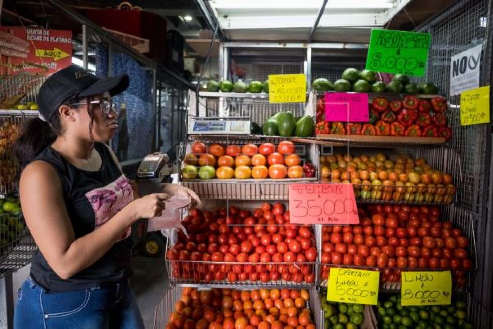 El Gobierno sube un 60% el salario mínimo en Venezuela hasta 2,33 dólares mensuales