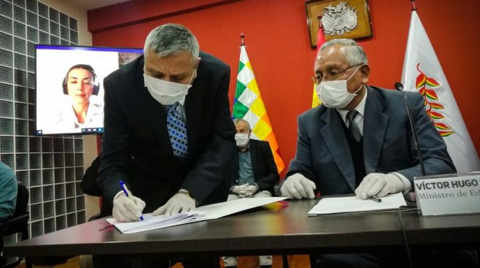 Capacitarán a más de 150 mil educadores en enseñanza virtual en Bolivia