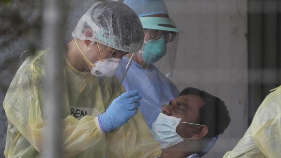 Los hombres tienen una COVID-19 más grave y el doble de probabilidad de morir, según estudio