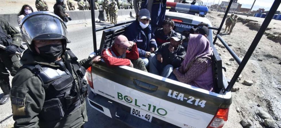 Aprehenden a más de 40 personas por acciones en El Alto, una tenía en su poder más de Bs 6.000