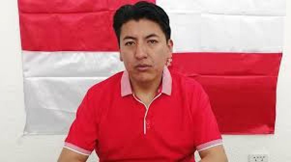 Marco Pumari rechaza la ley que fija elecciones en 90 días y exige su abrogación