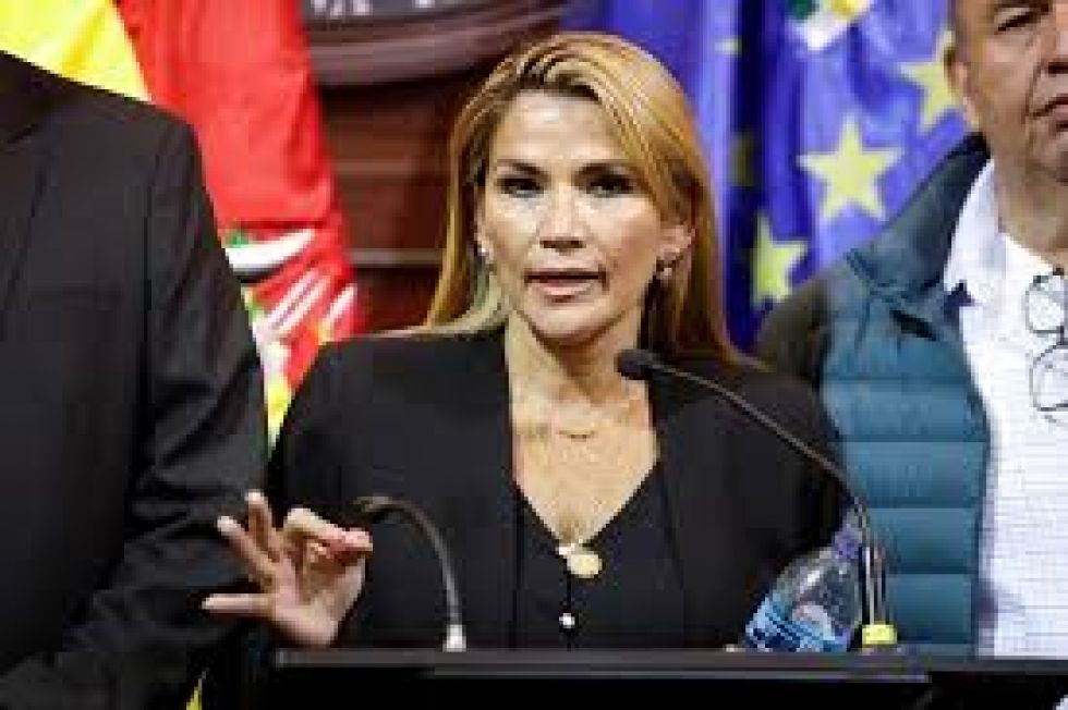 Jeanine Áñez anuncia un plan para generar 600.000 empleos