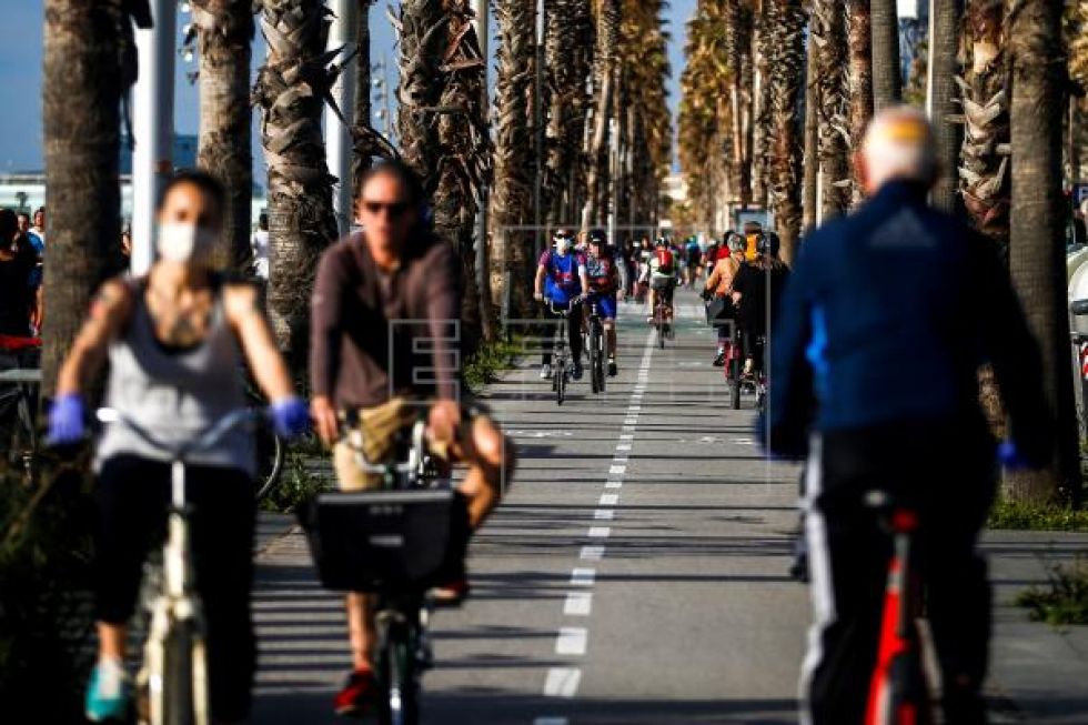 Millones de españoles salen por fin a pasear y hacer deporte