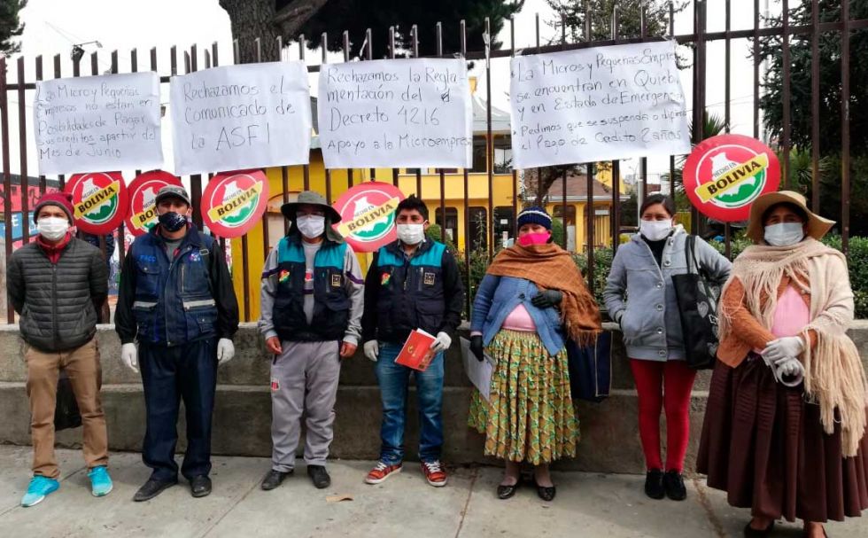 Microempresarios protestan y avisan que no podrán pagar créditos desde junio
