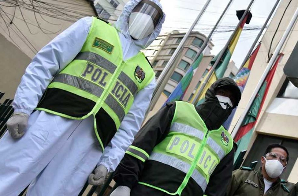 Policía mandará a confeccionar 30 mil trajes de bioseguridad