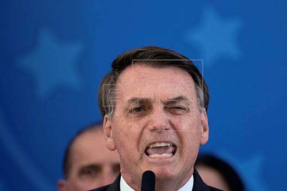Bolsonaro niega interferir en la Policía y manda a la prensa a "callar"