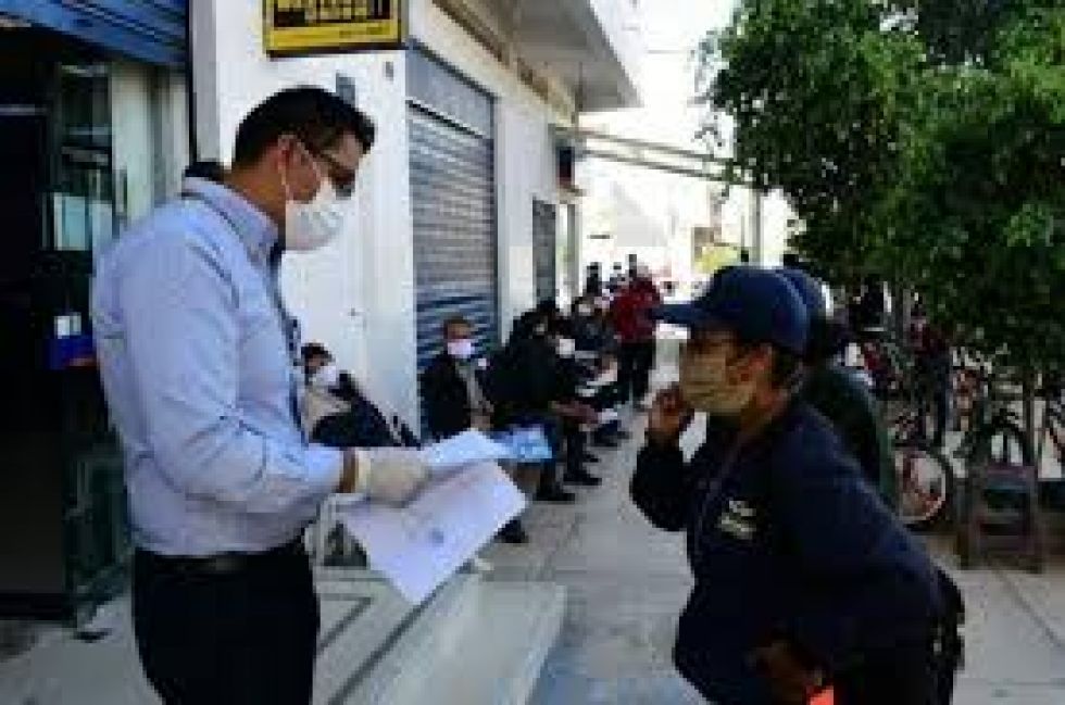 Ministro de Economía anuncia que entidades financieras atenderán ocho horas continuas desde la próxima semana