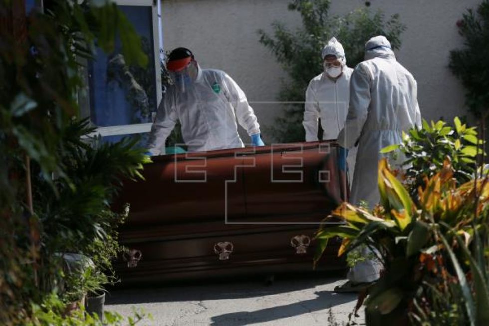 México llega a semana crítica con sistemas de salud y funerario presionados