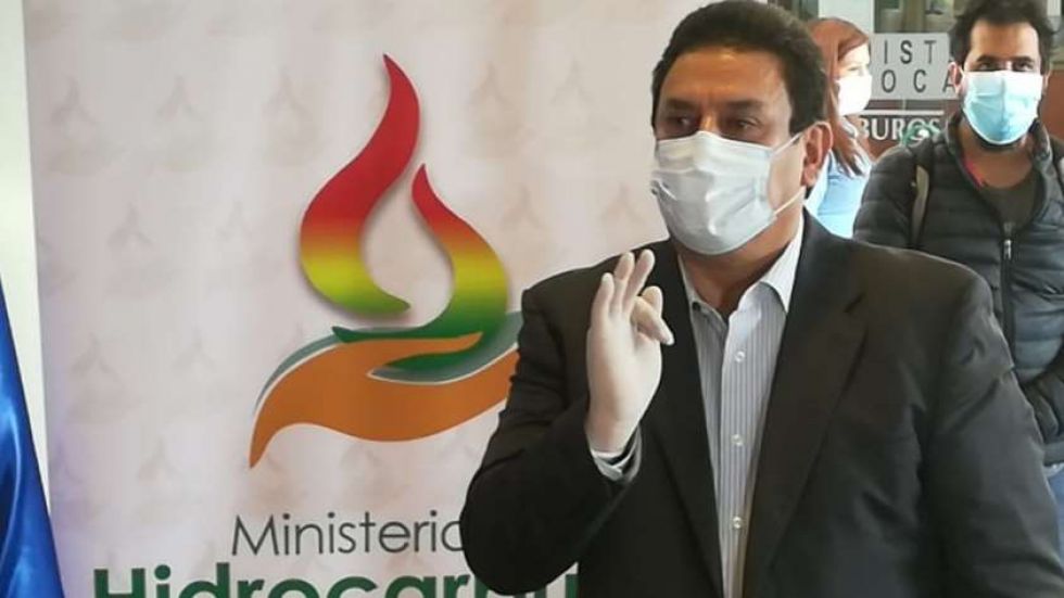 Gobierno posesiona al nuevo presidente de YPFB tras denuncias de irregularidades