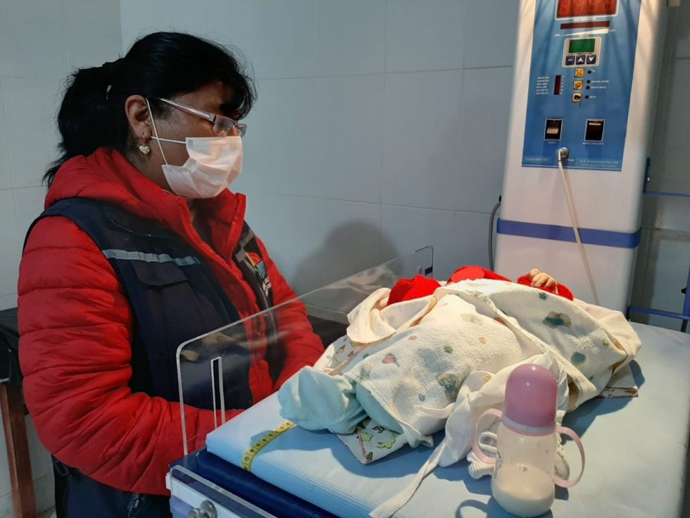 Cautelan a la madre que abandonó a su bebé