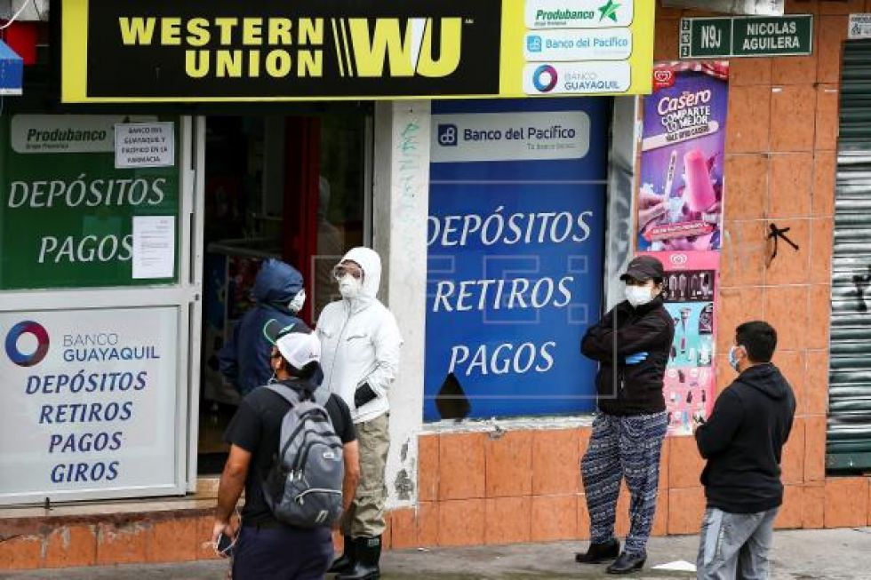 Ecuador eleva a 2.145 los muertos por COVID-19 e inicia una tímida reactivación