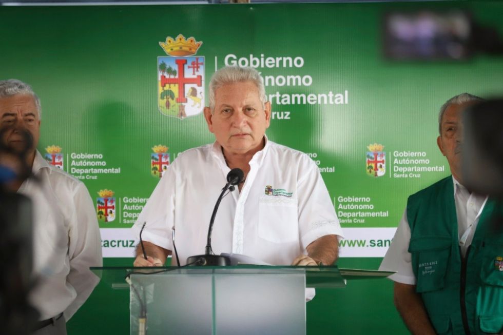 Gobernador Costas dio negativo a COVID-19, pero seguirá aislado hasta segunda prueba