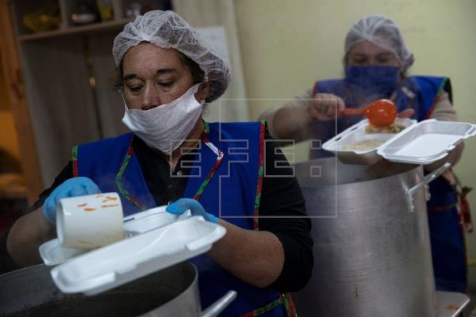 Vuelve a Chile la "olla común", símbolo de la pobreza en tiempos de Pinochet