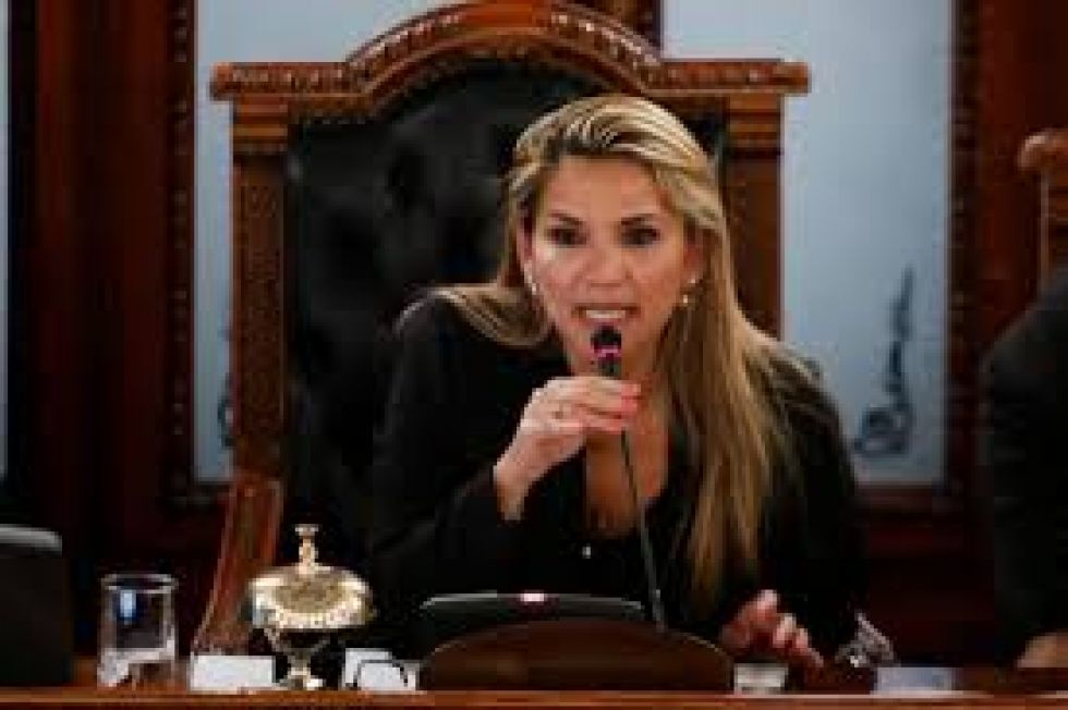 Áñez presenta recurso legal para hacer que el Senado trate los ascensos militares