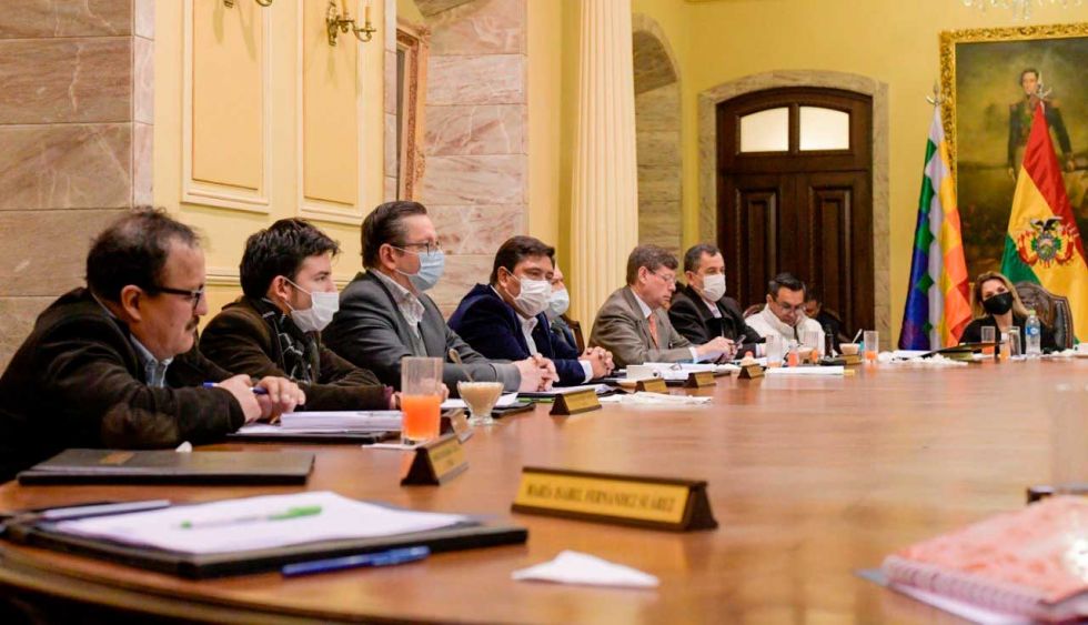 Gobierno deroga normas criticadas por amenazar la libertad de expresión
