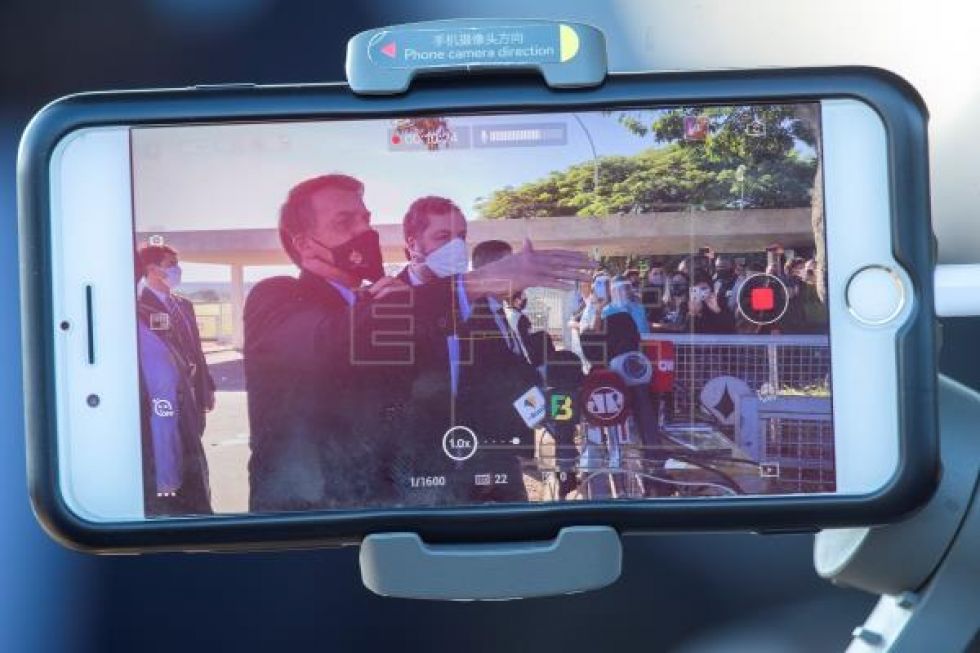 Bolsonaro exenta de responsabilidad a los agentes públicos en el combate del COVID-19