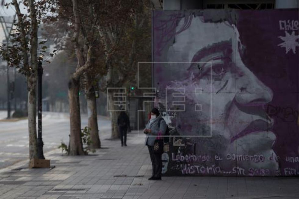 Chile alcanza récord de decesos diarios por COVID-19, los casos rozan los 44.000