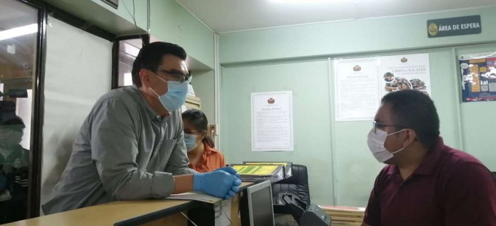 Hay orden de aprehensión para el alcalde Leyes pero está aislado por sospecha de COVID-19
