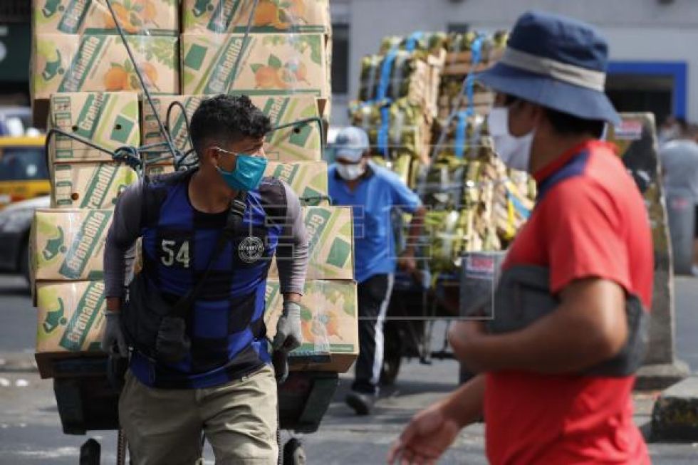 Mercados de Perú quieren quitarse el estigma de ser foco de contagio de COVID-19