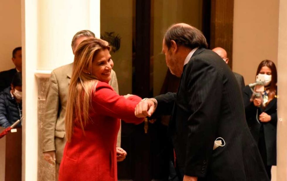 Navajas es destituido y asume Eidy Roca como Ministra de Salud