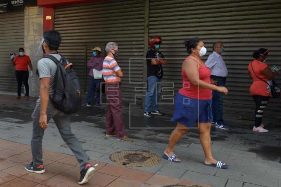 Ecuador suma 49 muertos en 24 horas y contagios por COVID-19 llega a 34.854