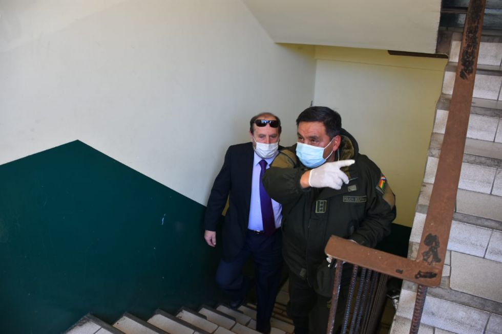 Ministro Navajas es conducido a la FELCC para declarar por caso respiradores