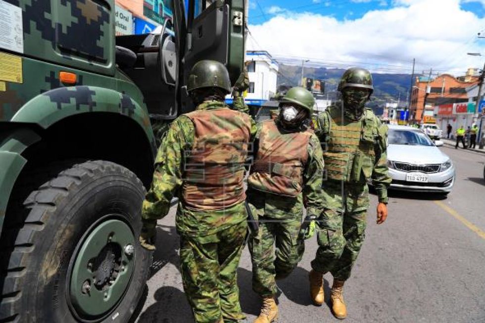 Los comerciantes informales de Quito protestan en medio de la cuarentena