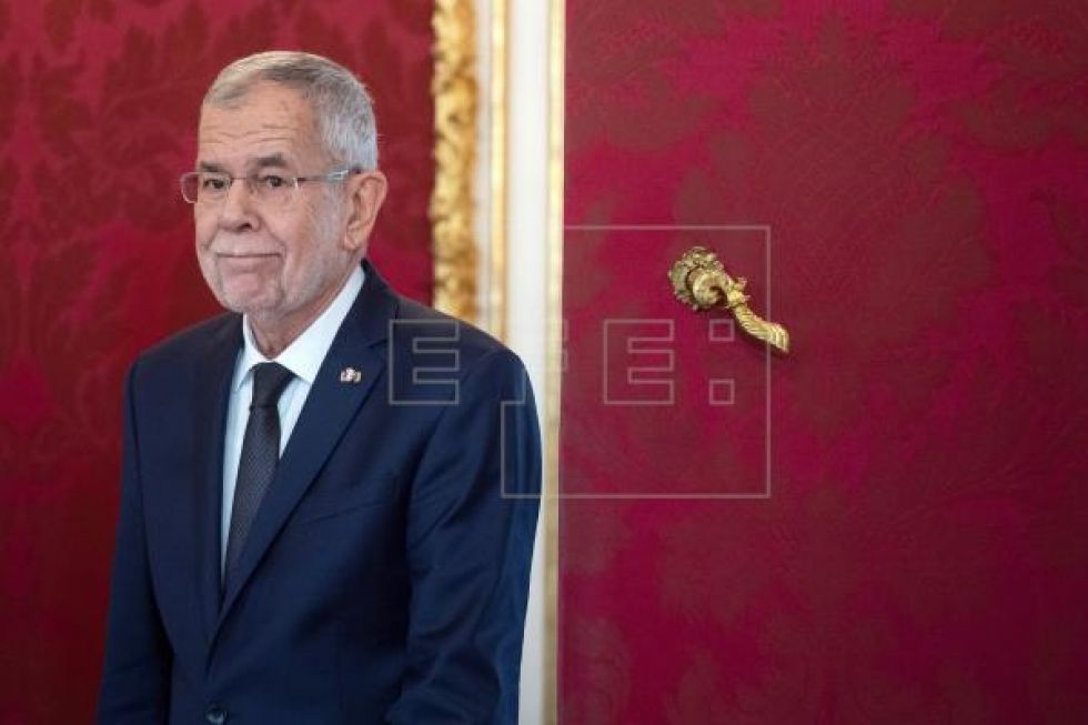 Presidente austríaco pide perdón por saltarse restricciones contra COVID-19