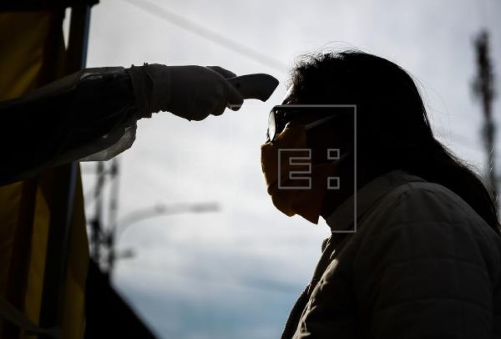 Argentina rompe la tendencia a la baja en los casos de COVID-19 y marca un récord, con 904